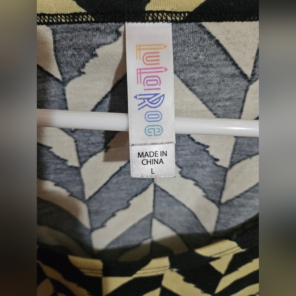 LuLaRoe Classic Tee - Picture 3 of 4